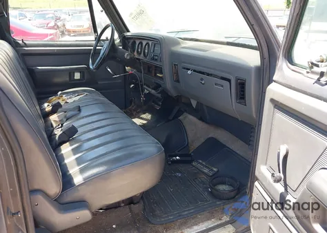 1988 Dodge D-Series D100 из США, поврежденный, VIN 1B7FD04X8JS739662